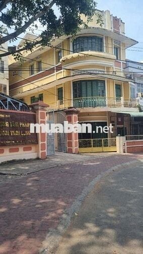 Nhà phố 500m2 (1 trệt 3 lầu) vị trí đẹp ngay trung tâm TP Vĩnh Long