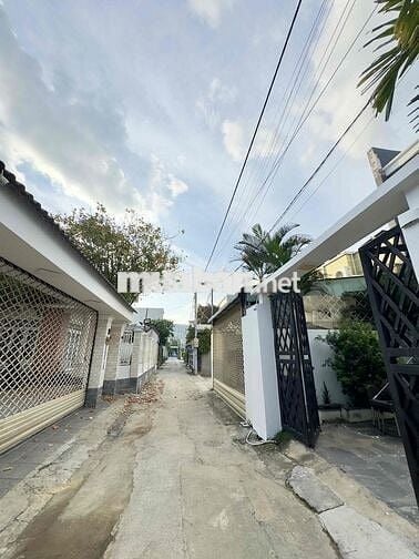 Nhà mới xây nguyên căn chính chủ