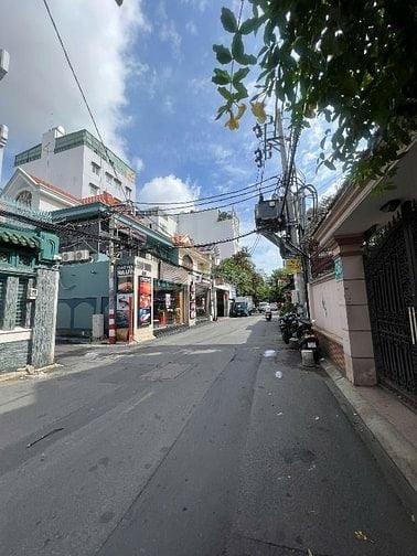 Bán nhà 2 Mặt tiền lam sơn ngay cửu long p2 Q tân bình dt: 9 x 18m 