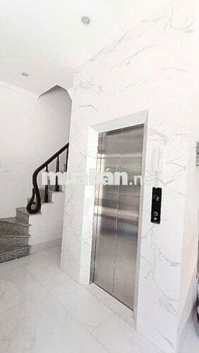 Chị gái em  bán nhà 5t,38m tại Cầu Am,HĐ,thang máy ,ô tô gần chỉ 8t