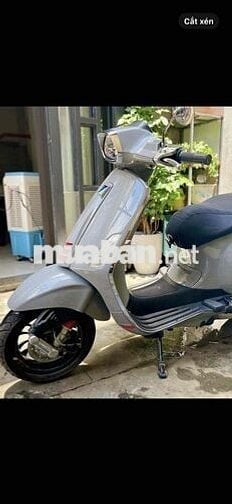 Xe vespa nữ đi. Bán lên đời.