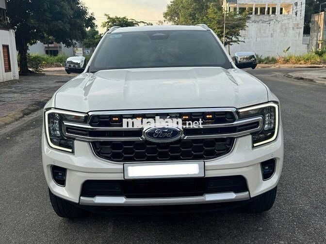 Ford Everest 2024 Titanium 1 cầu - 16800 km
