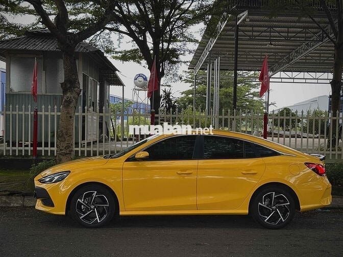 Gia đình cần bán MG5 2022 Luxury odo 2v5 km