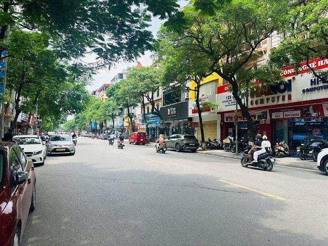 Bán nhà mặt phố Lê Thanh Nghị, Dt 65m2 5T, Mt 5.5m, Vỉa hè rộng, kd.