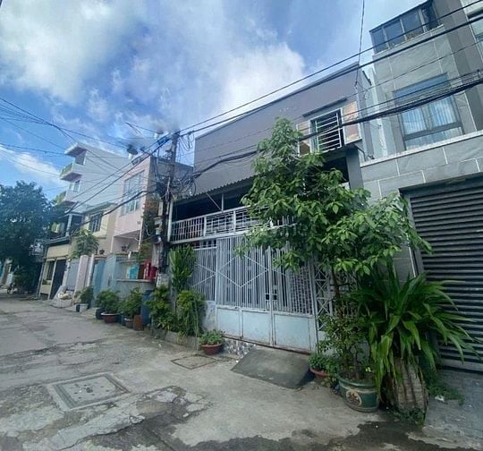 Bán nhà ngay chợ Lạc Quang - hẻm 7m thông - 8mx11m - Giá 6 tỷ 200