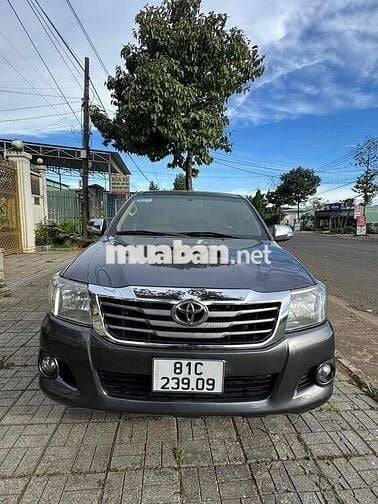 Toyota Hilux 2013 2.5E 4x2 MT - 100000 km