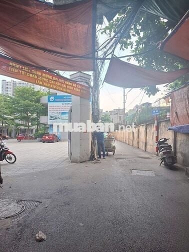 Bán Nhà 30M2x4 tầng, 3 PN, ô tô đỗ cửa, cổng trường Đại Học Công Nghệ.