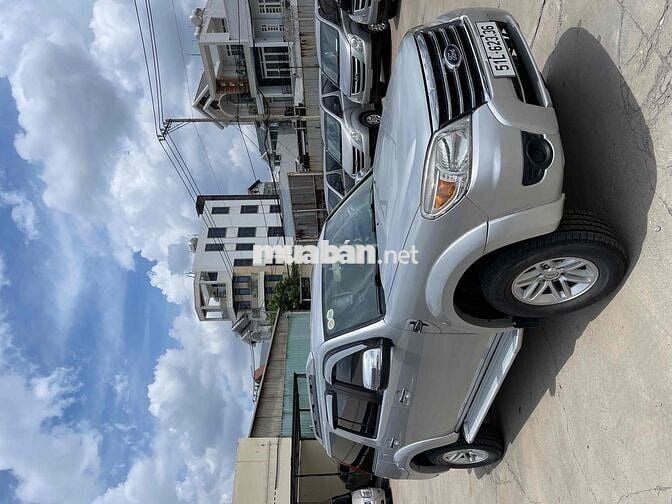 Ford Everest 2011 2.6L 4x4 MT - 145000 km