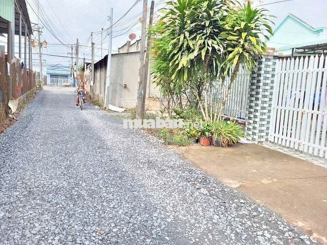 ngang 6m có 2 mặt tiền. full thổ cư. Ngay KCN Phước Đông. 695 tr