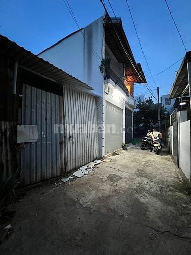 Nhà nát DT:4,1x12m hẻm xe hơi Đường Số 4, P16, Q.Gò Vấp.