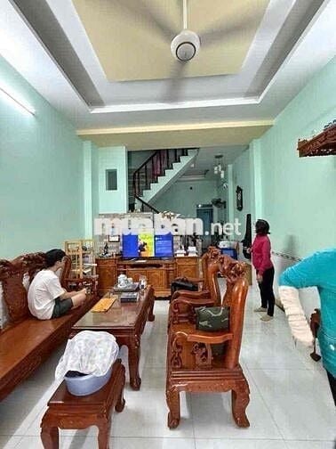 NHÀ HẺM ÔTÔ GẦN TRƯỜNG,UBND NHĨNH 4TỶ