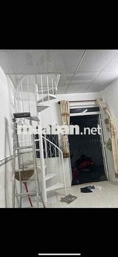 nhà 1 lầu 2pn (1 kín 1 hở) 2wc ds 3 gần FTiMa đh luật