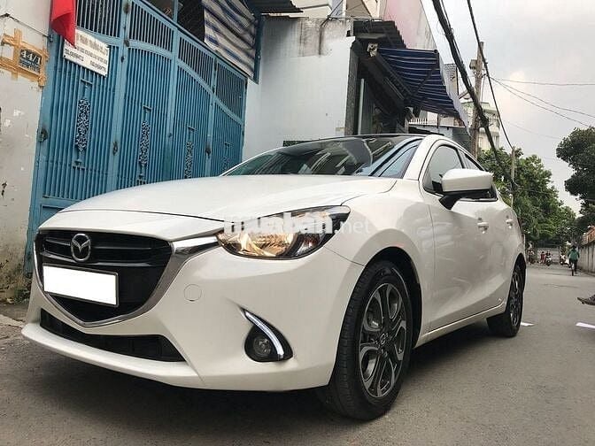 Mazda 2 sedan 2017 số tự động màu trắng