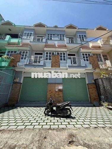 Nhà đường An Dương Vương diện tích 10 x 18 có 8 phòng giá 20 triệu