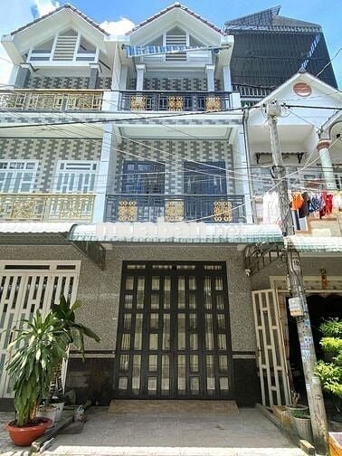 Cho thuê Nhà nguyên căn 4 phòng ngủ 3wc. Ngay Đại học Y Dược Cần Thơ