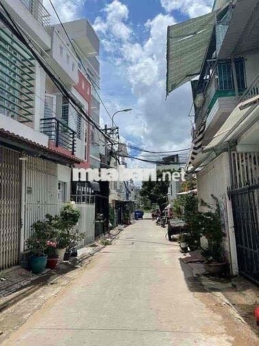 Cho thuê nhà nguyên căn hẻm xe hơi giáp Khu ABC làng đại học giá :9.5