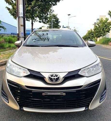 Toyota Vios E số sàn đời 2018 vàng cát mẫu mới