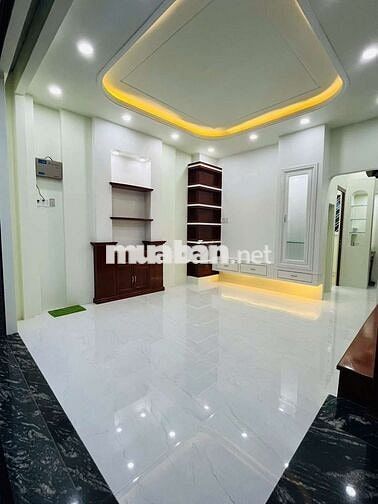 CHO THUÊ NHÀ:
TRỆT 1 LẦU VÀ SÂN THƯỢNG MỚI XÂY
HẺM 388 NGUYỄN VĂN CỪ