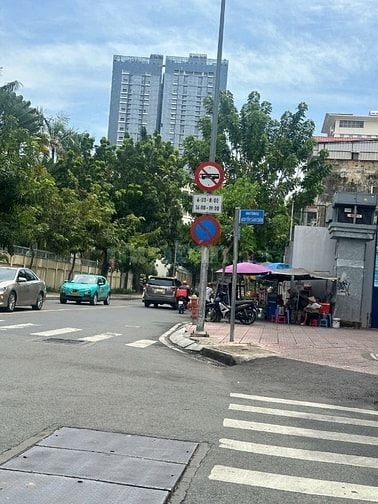 Cần bán căn nhà khu trung tâm Quận 1, DT 98m2, quy mô được xây 8 tầng