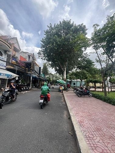 Nhà Mặt Tiền Công Viên Phạm Huy Thông P7 ( 5 x 18m  4 lầu )