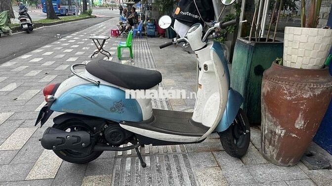 Honda Scoopy i trắng xanh, ga