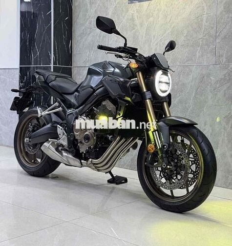 Honda CB650 xám titan 2023 siêu lướt
