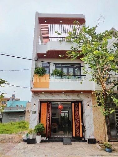 CHÍNH CHỦ BÁN GẤP CĂN NHÀ SHR 2 LẦU ĐƯỜNG THÔNG XE HƠI 