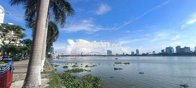 Lô đôi phố du lịch sông Hàn, đường Trần Hưng Đạo ĐN