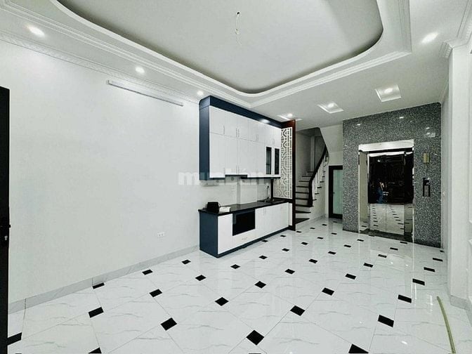 Bán nhà phố Đại La thoáng trước sau, Dt 40m2, mt 4m, 5 tầng thang máy.