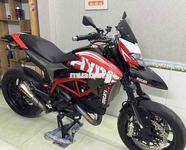 Hypermotard 821