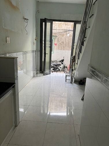 Cho thuê nhà hẻm 2.5m (XM) Bình Tiên, P.8, Q.6 giá 5.5tr