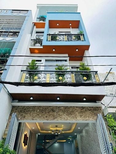 Nhỉnh 3 tỷ có ngay hàng hiếm đường 6m trung tâm Quận 1. LH: 0964463720