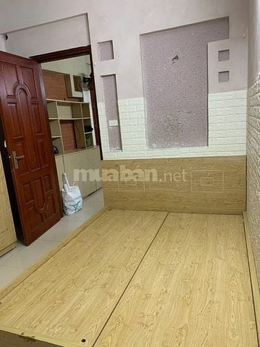 Cho thuê ccmn diện tích 35m2 tại số 21 ngõ 1008 đường Láng, Hà Nội
