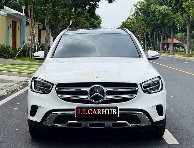 Mercedes GLC200 2021 trắng/kem siêu đẹp