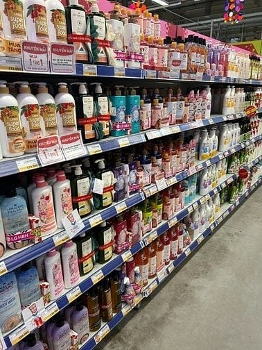 CẦN TUHÀNG .VÀ CÁC XIÊU THỊ TIỆYỂN NHÂN VIÊN LÀM VIỆC TẠI CÁC CỬA N LỢ