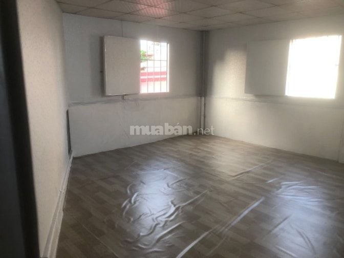 Chính chủ cho thuê phòng 25m2 tầng 4 tại Hoàng Hoa Thám, giá 2,5 triệu