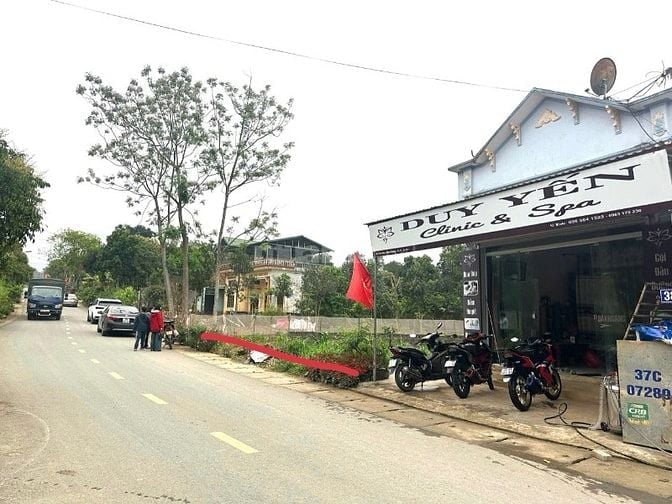 Bán 2,5 tỷ/303m2 đất kinh doanh ngay chợ mộc bavi