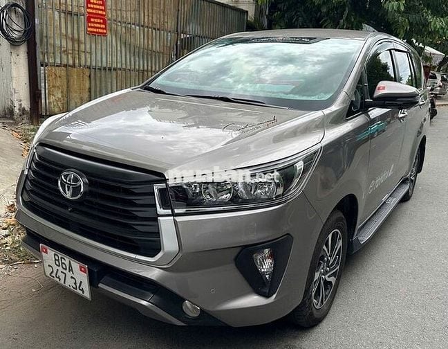 Toyota Innova 2023 số sàn, 1 chủ từ đầu