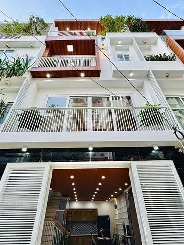 Nhà Lý Tự Trọng , quận 5. DT 89m2 - Giá 18 tỷ . SHR. 