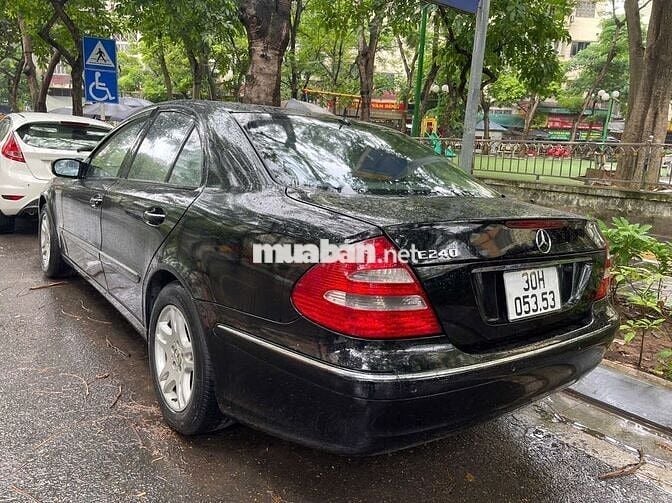 Mercedes E240 model 2005 vành mới