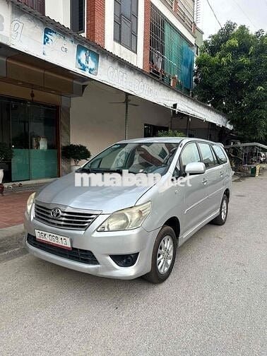 Toyota Innova 2013 2.0E - 15000 km