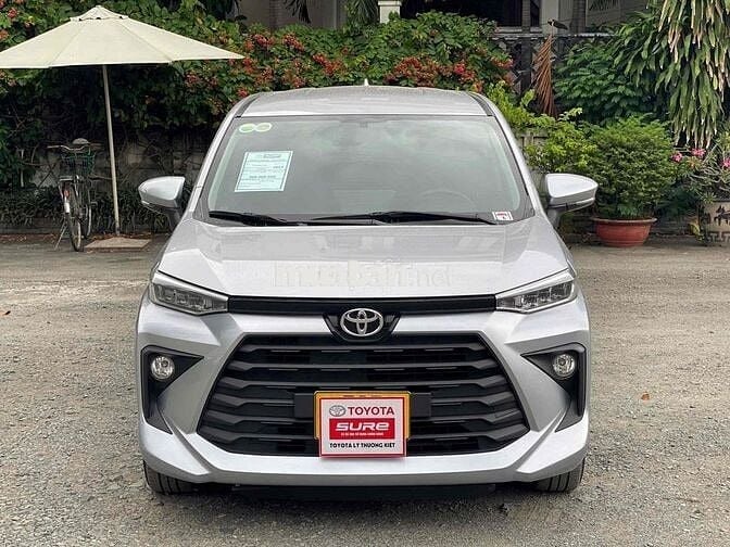 Toyota Avanza Premio 1.5CVT 2023 xe hãng bán