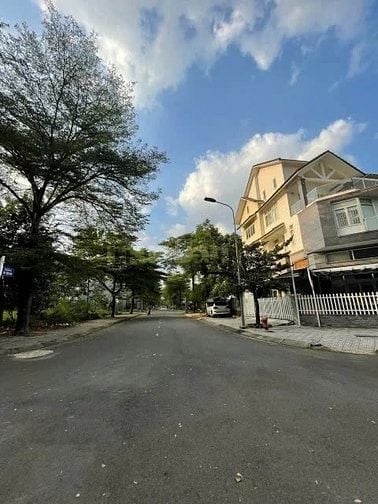 Ra Lô Đất Ngay Trung Tâm Hành Chính Q9 - Giá 30tr/m2 - Sổ Sẵn