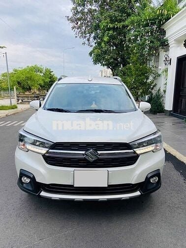 Suzuki XL7 model 2023 số tự động, màu trắng rin