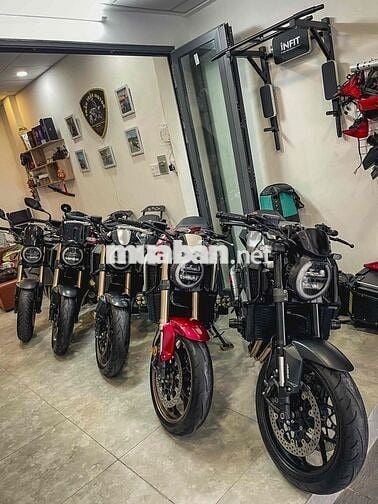 Honda CB650R Black Edition 2023 odo 2900km