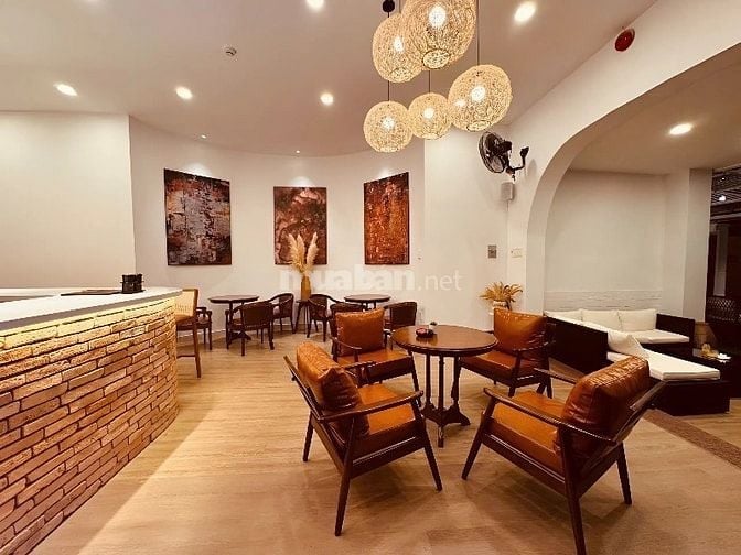 SANG KHÁCH SẠN VILLA 8 PHÒNG PHONG CÁCH CHÂU ÂU, CAFÉ SÂN VƯỜN Q.3