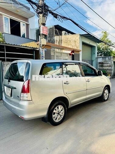 Toyota Innova 2011 G - 12800 km