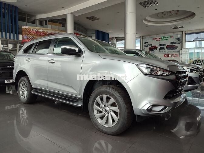 ISUZU mu-X B7 Plus màu Bạc vin 2023