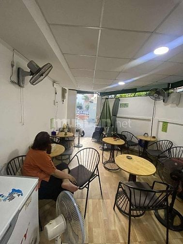 Cần sang nhượng quá cafe hẻm xe hơi ở Phú Nhuận