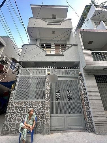 Cách mặt tiền Ng Văn Cừ 30m,Ngang 4m,3Tầng,Giáp Q1,Sạch sẽ,Thoáng mát 